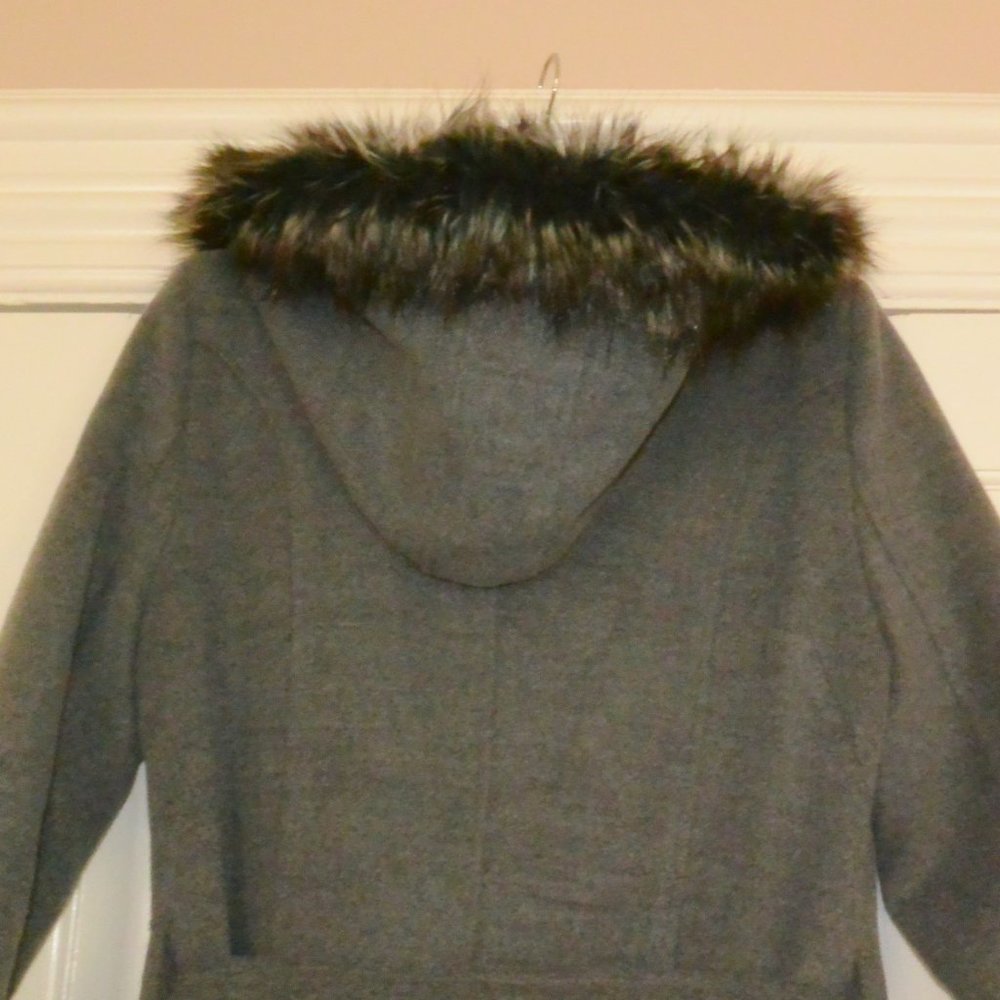 Grey Long Coat with faux fur hood size 42 - Picture 9 of 13